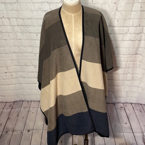 Ike Behar Reversible Fashion Fleece Wrap (Camel Stripe) one size - Picture 2 of 11